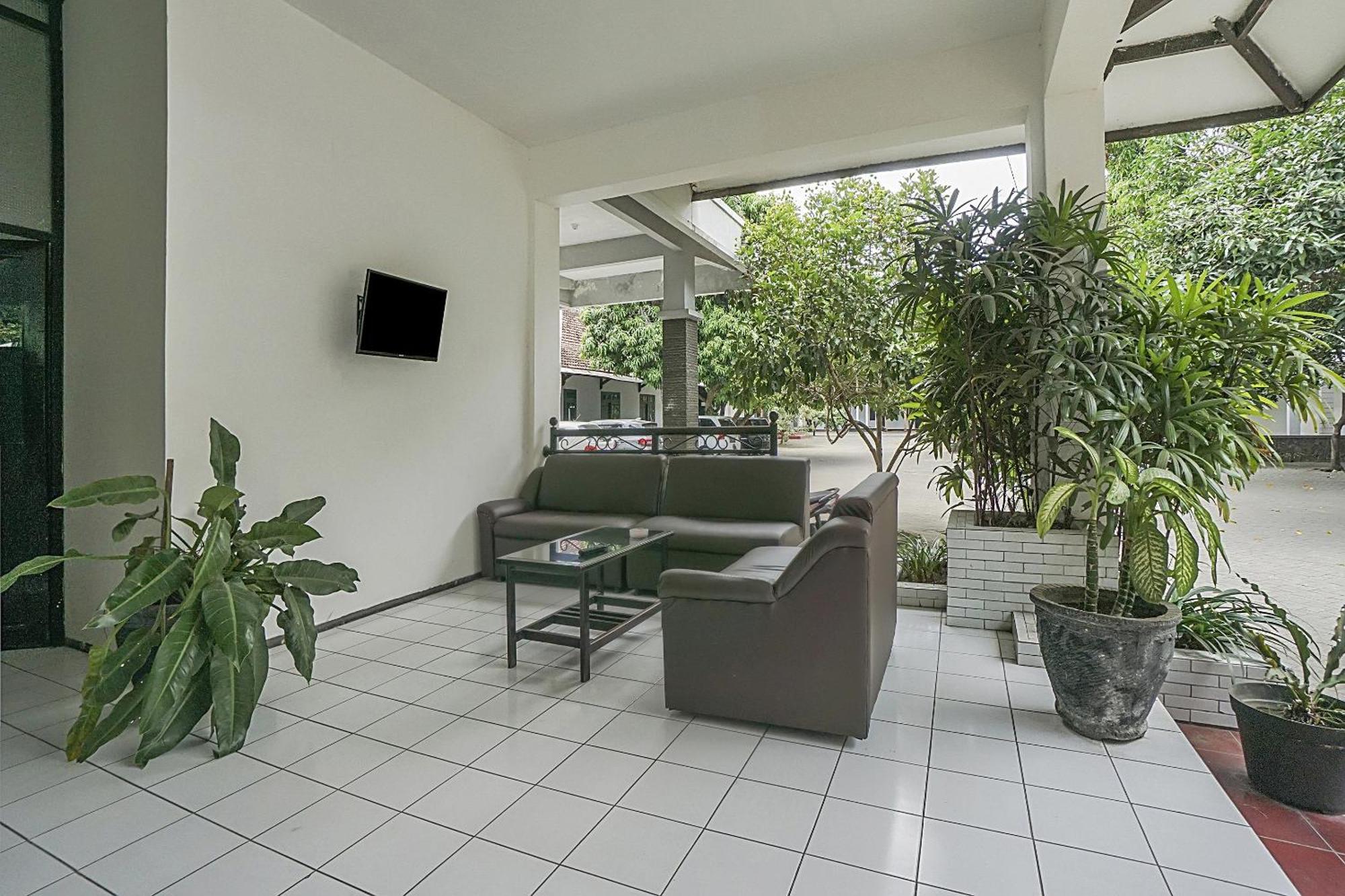 Oyo Life 90589 Palem Garden Hotel Tulungagung Exterior foto
